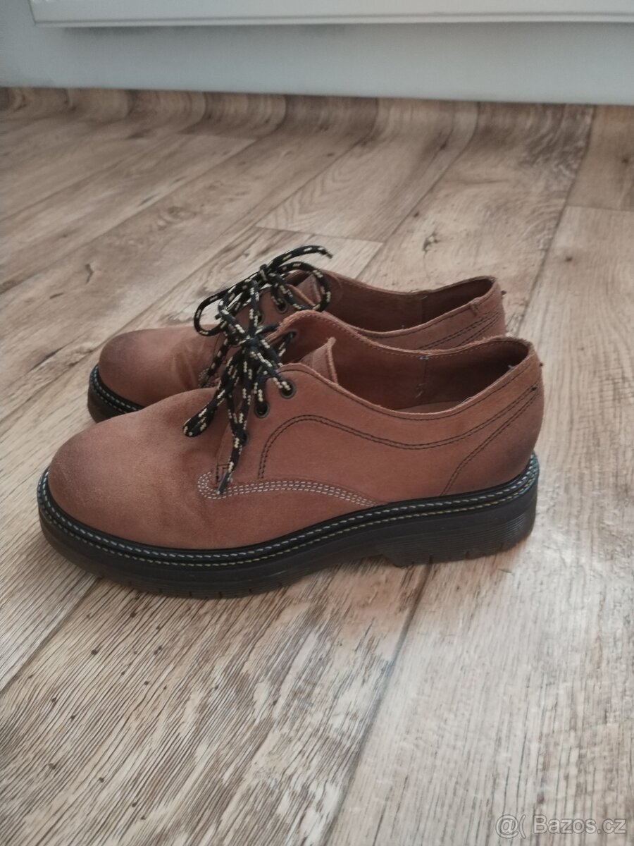 Dámské kožené boty Baťa