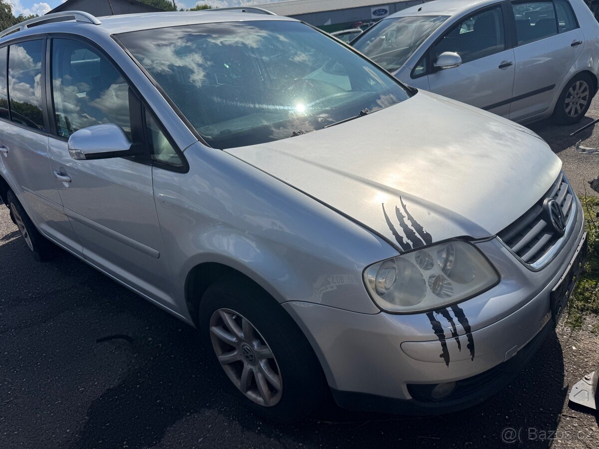 Vw touran veškeré ND stříbrná