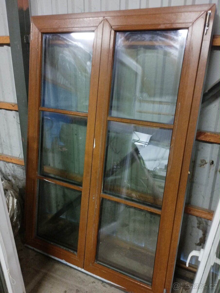 Plastové dvoukřídlé okno