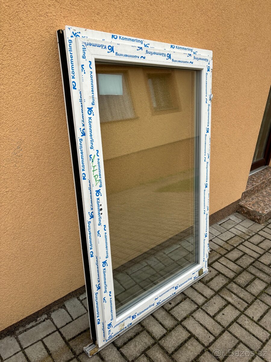 České plastové okno nové 785 x 1325 mm
