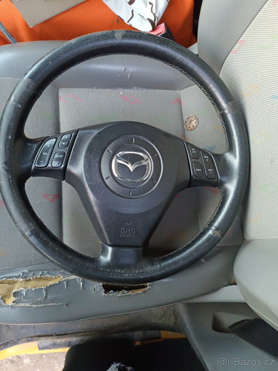 Prodám volant s airbagem na Mazda 5