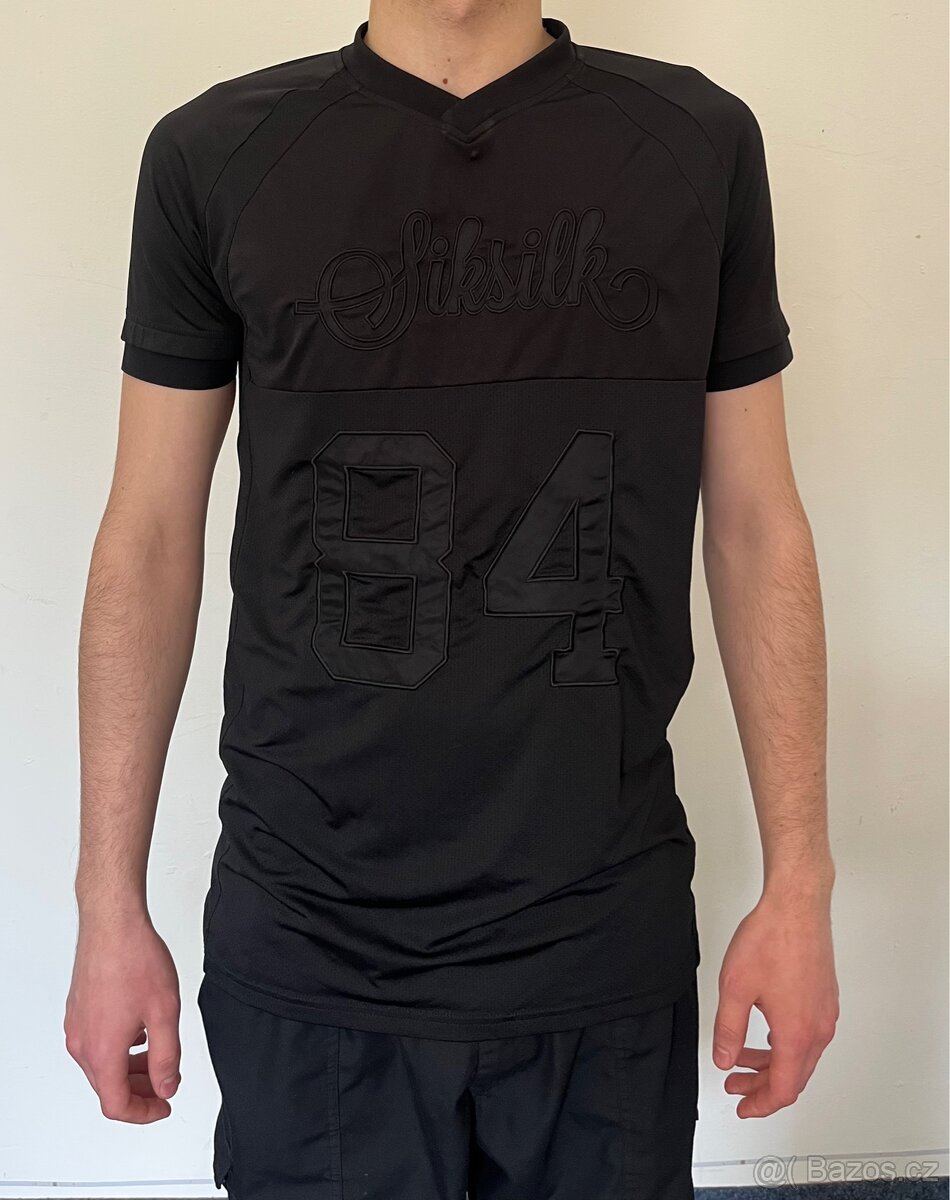 Stylové černé tričko ve sportovním stylu od značky SikSilk