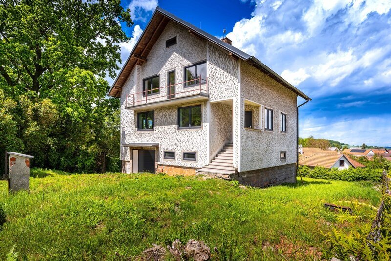 PRODEJ RODINNÉHO DOMU SE ZAHRADOU, DOLNÍ TŘEBONÍN