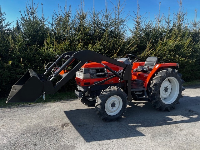 Malotraktor Kubota GL27 s čelním nakladačem
