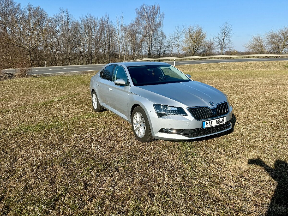 Superb 3, najeto 156 000 km DPH, top stav TDI.