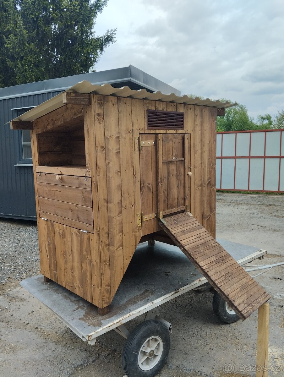 Zateplený kurník pro 4 až 8 slepic