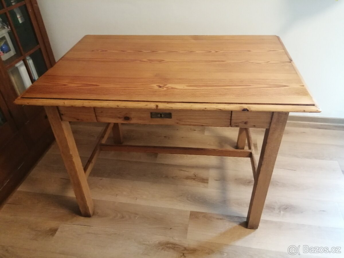 Jídelní stůl 115x78 cm
