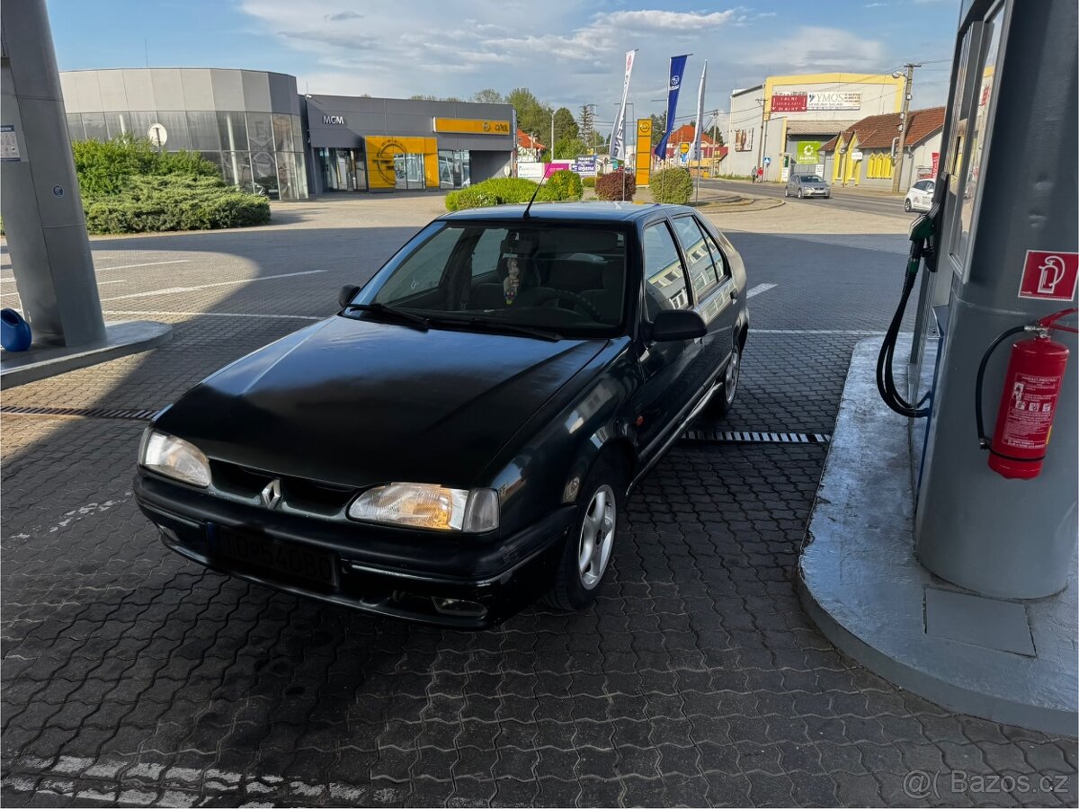 Renault R19