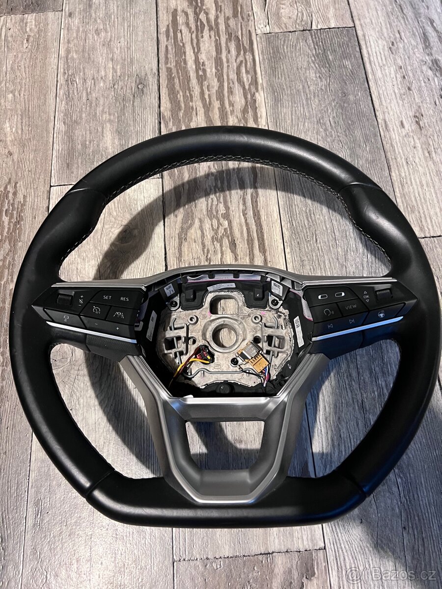 sportovní volant vyhřívaný pádlo DSG Seat Leon KL
