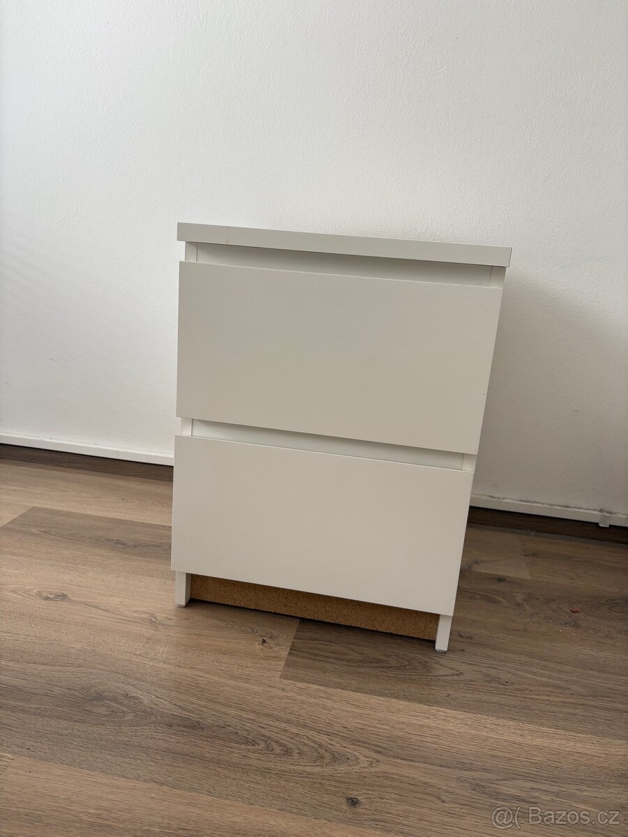 dám za odvoz noční stolek (REZERVOVÁNO)