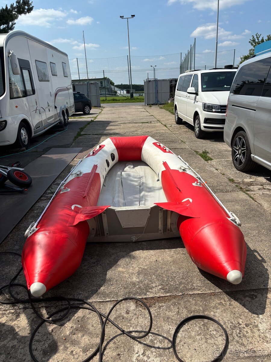 Nafukovací člun + Motor