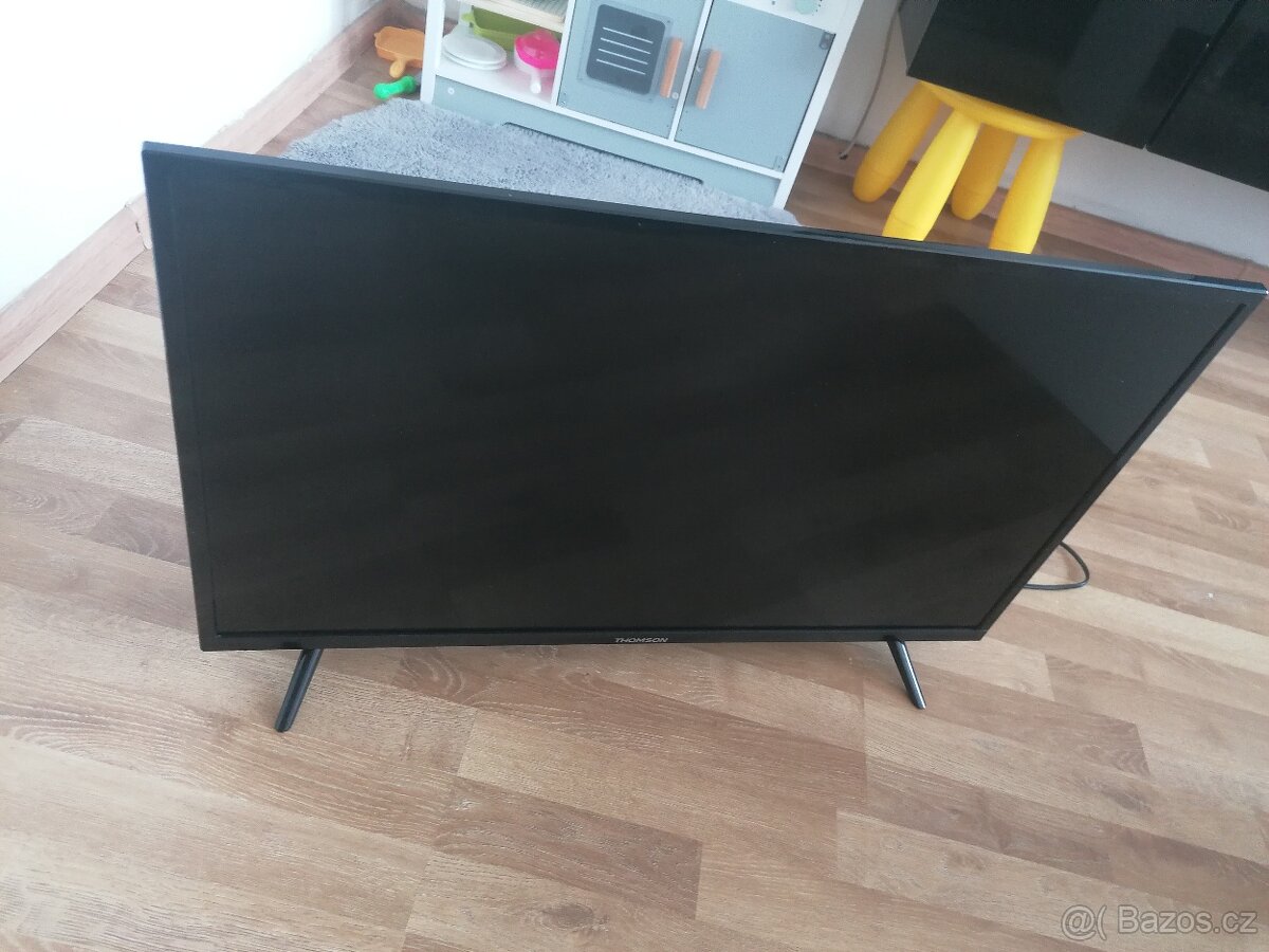 TV Thomson 82"