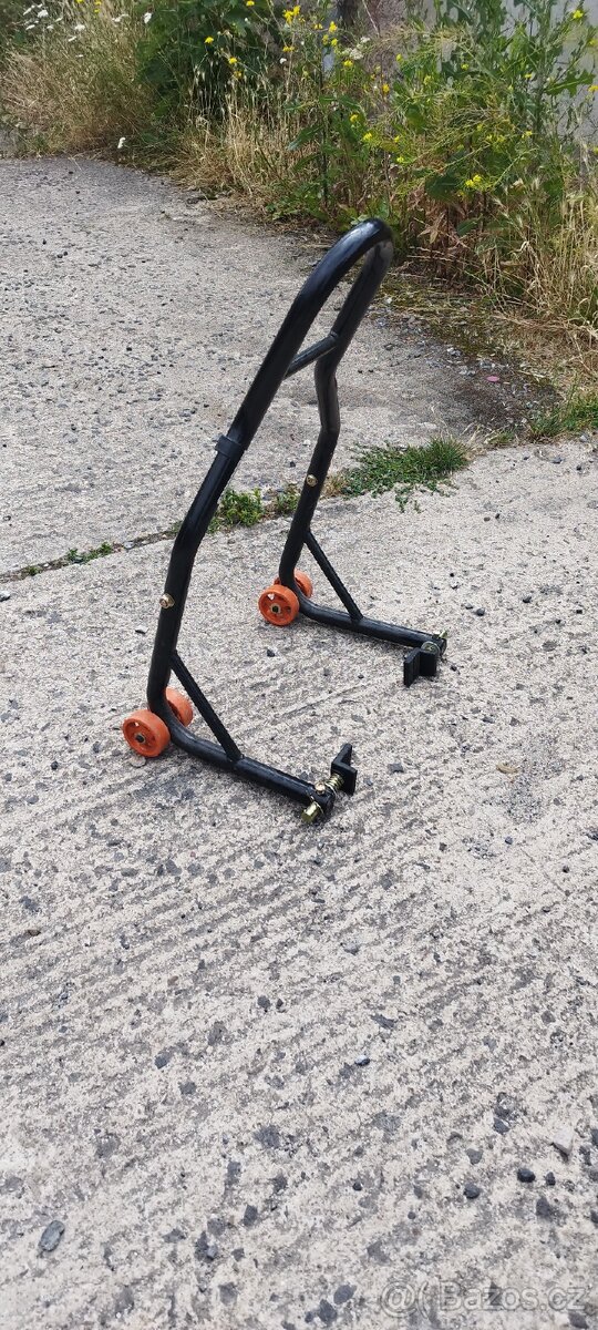 Stojan na motorku
