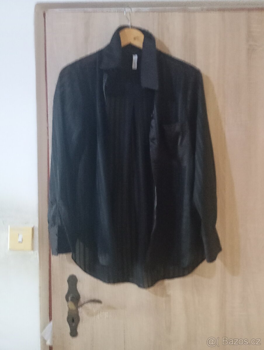 Prodám plesové šaty a dámské oblečení XS