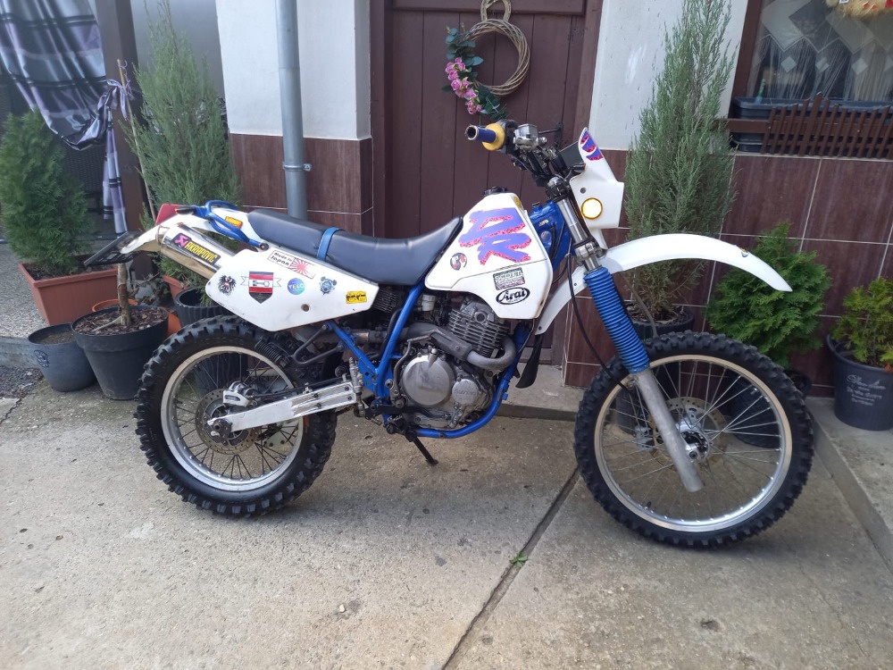 Suzuki DR 350
