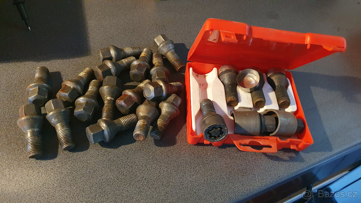 sada bezpečnostních + klasických šroubů pro Fiat, Alfa, Opel