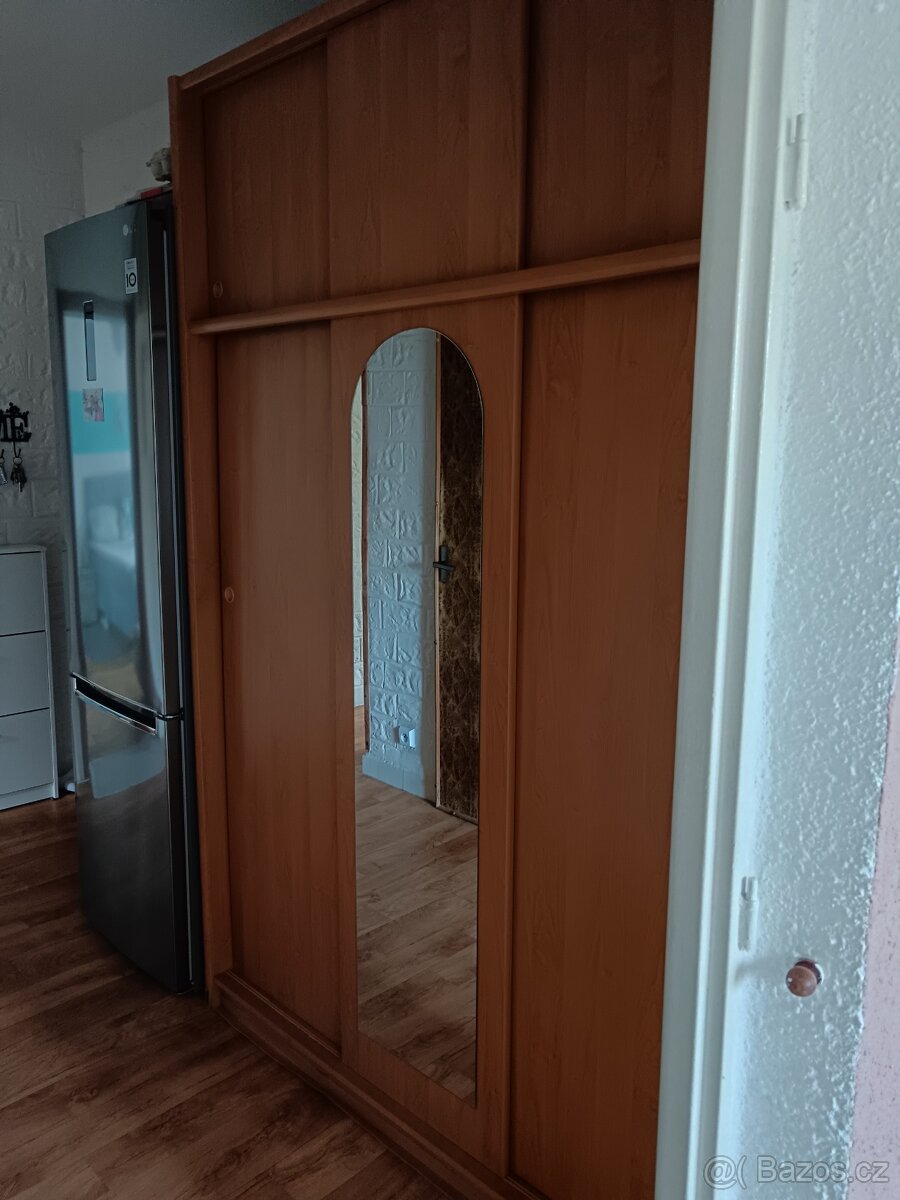 Skříň