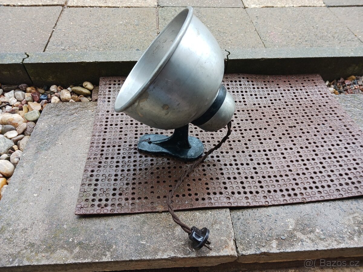 Stará hliníková dílenská lampa
