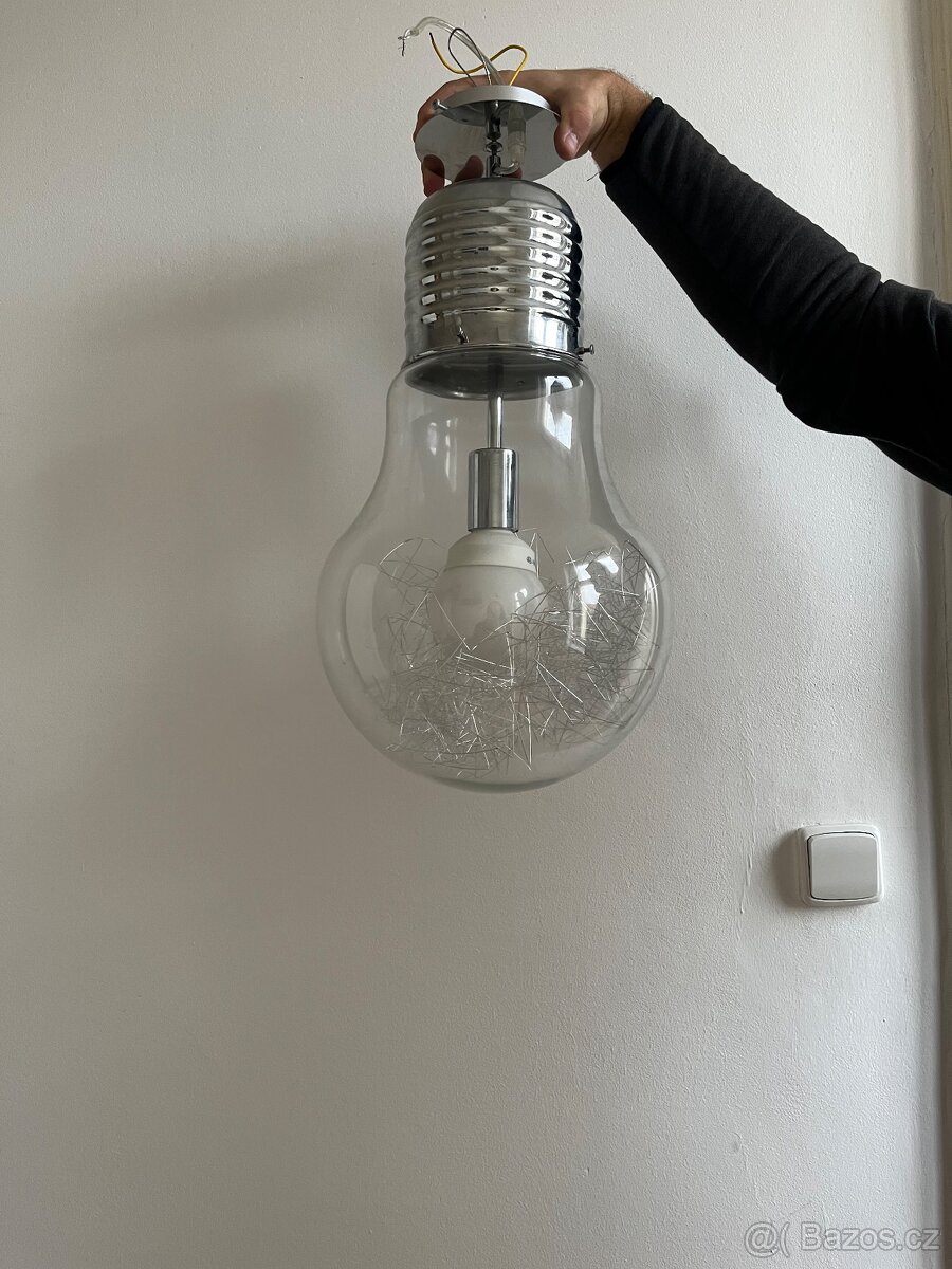 Lustr velká žárovka