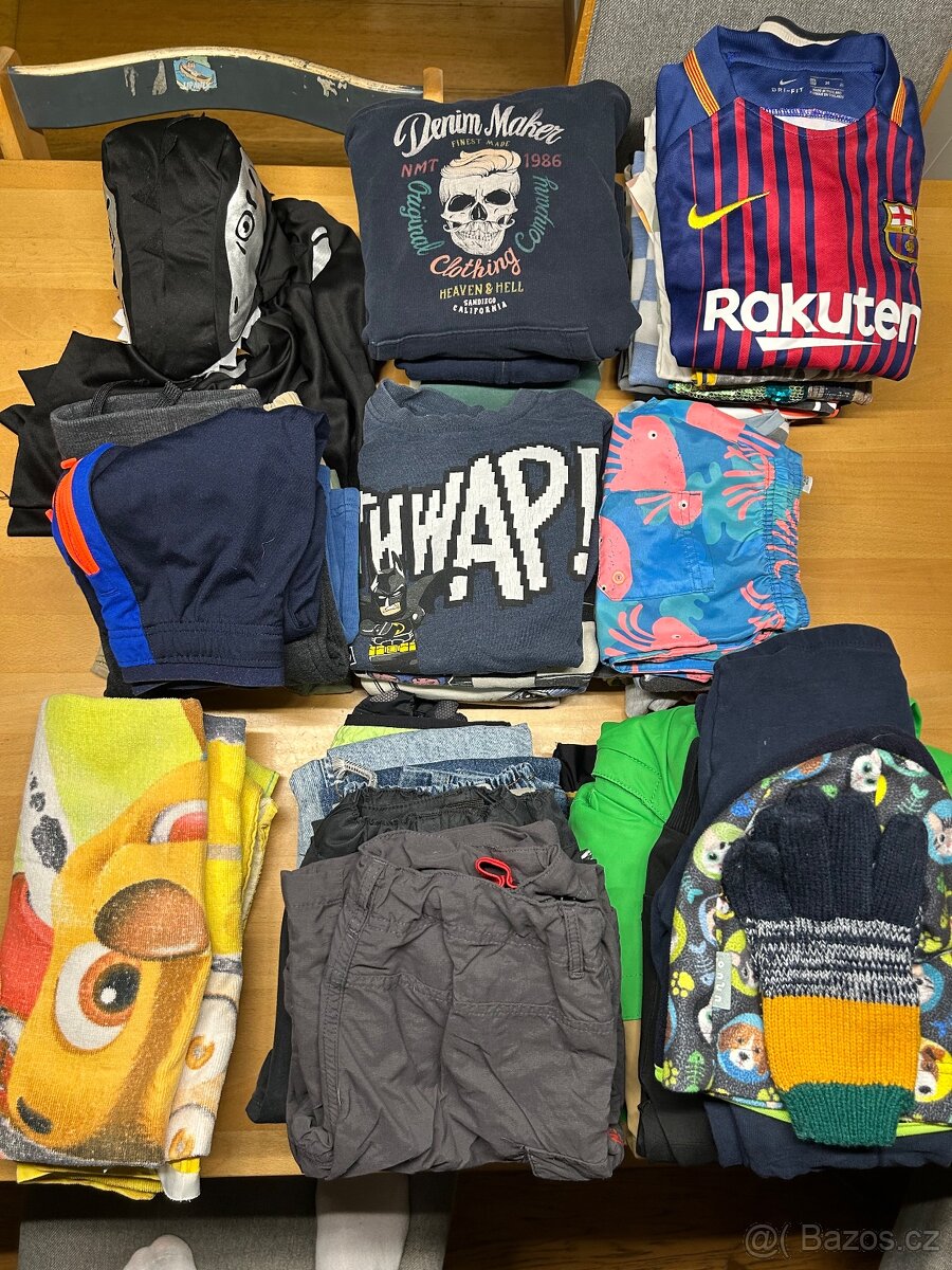 Sada obleceni - kluk 6-7 let