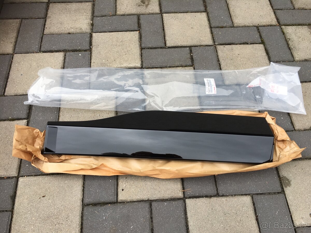 Toyoty Rav 4 model 2019-2024 - lišta na PZ dveře