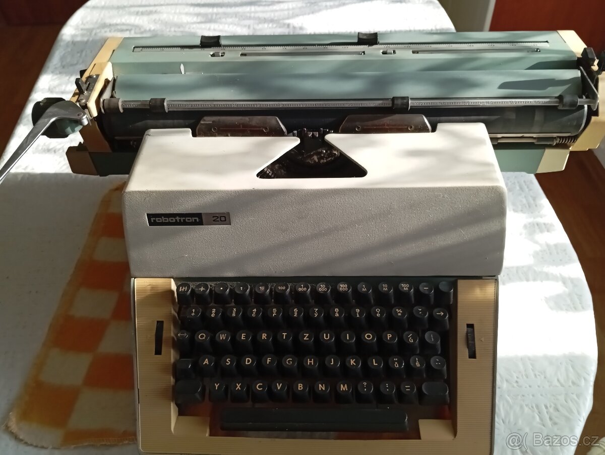 Psací stroj Robotron 20