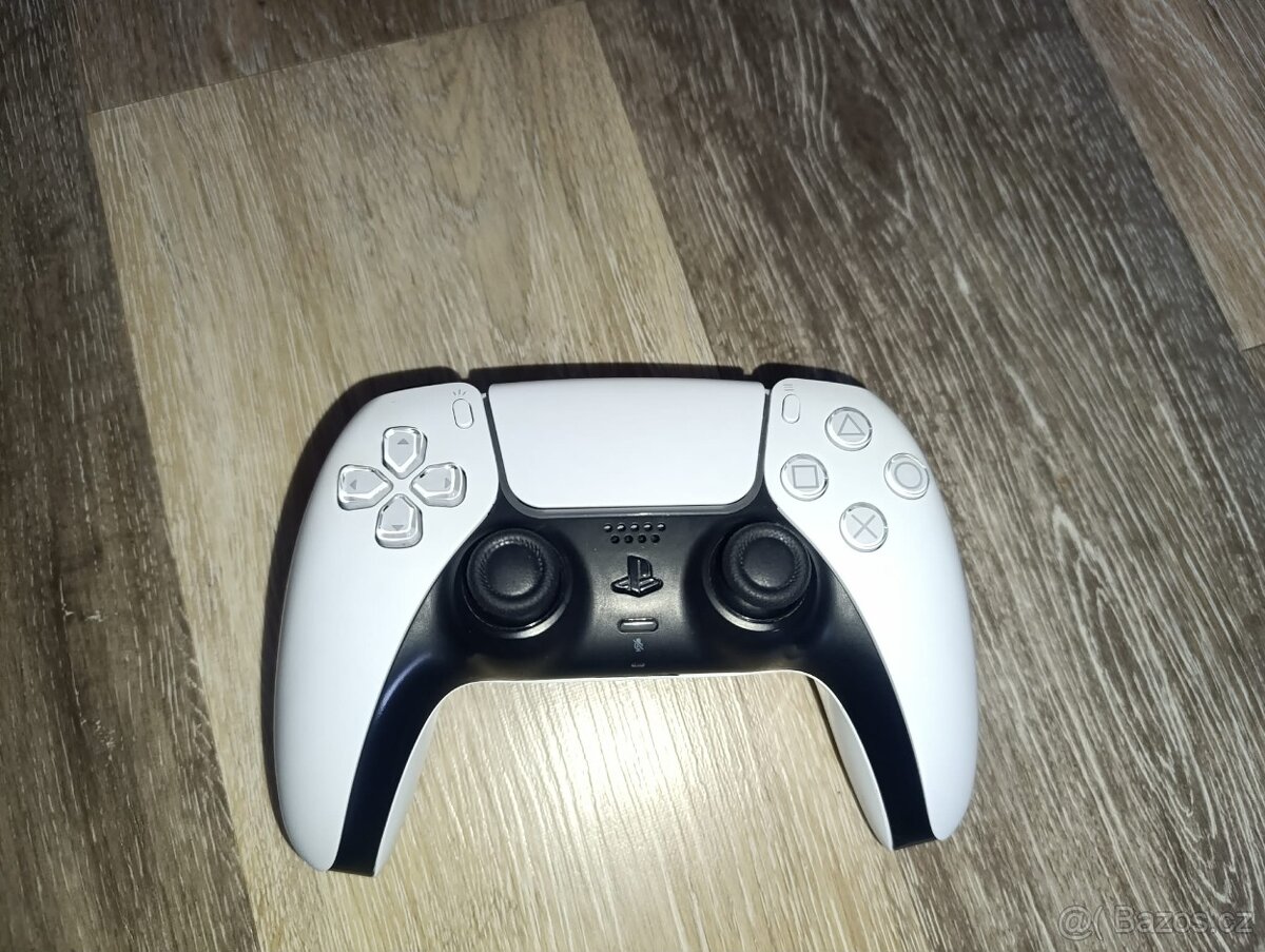 Ovladače na PS5/PS4