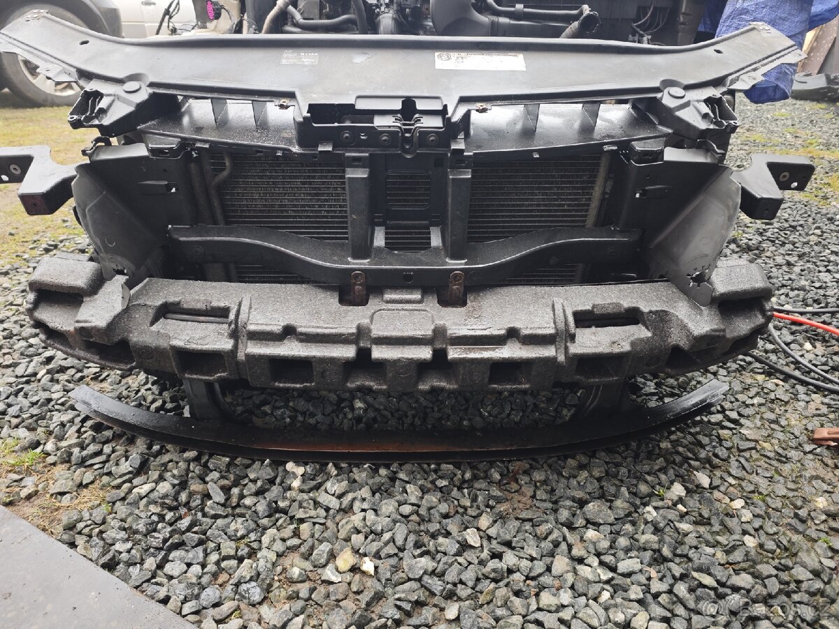 Chladičová stěna Passat B6