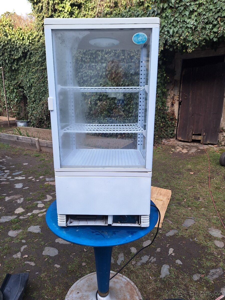 Prosklené lednice dortova