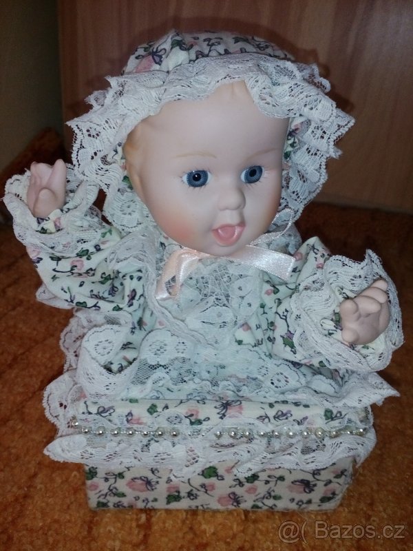 Porcelánová panenka - nová, hrací