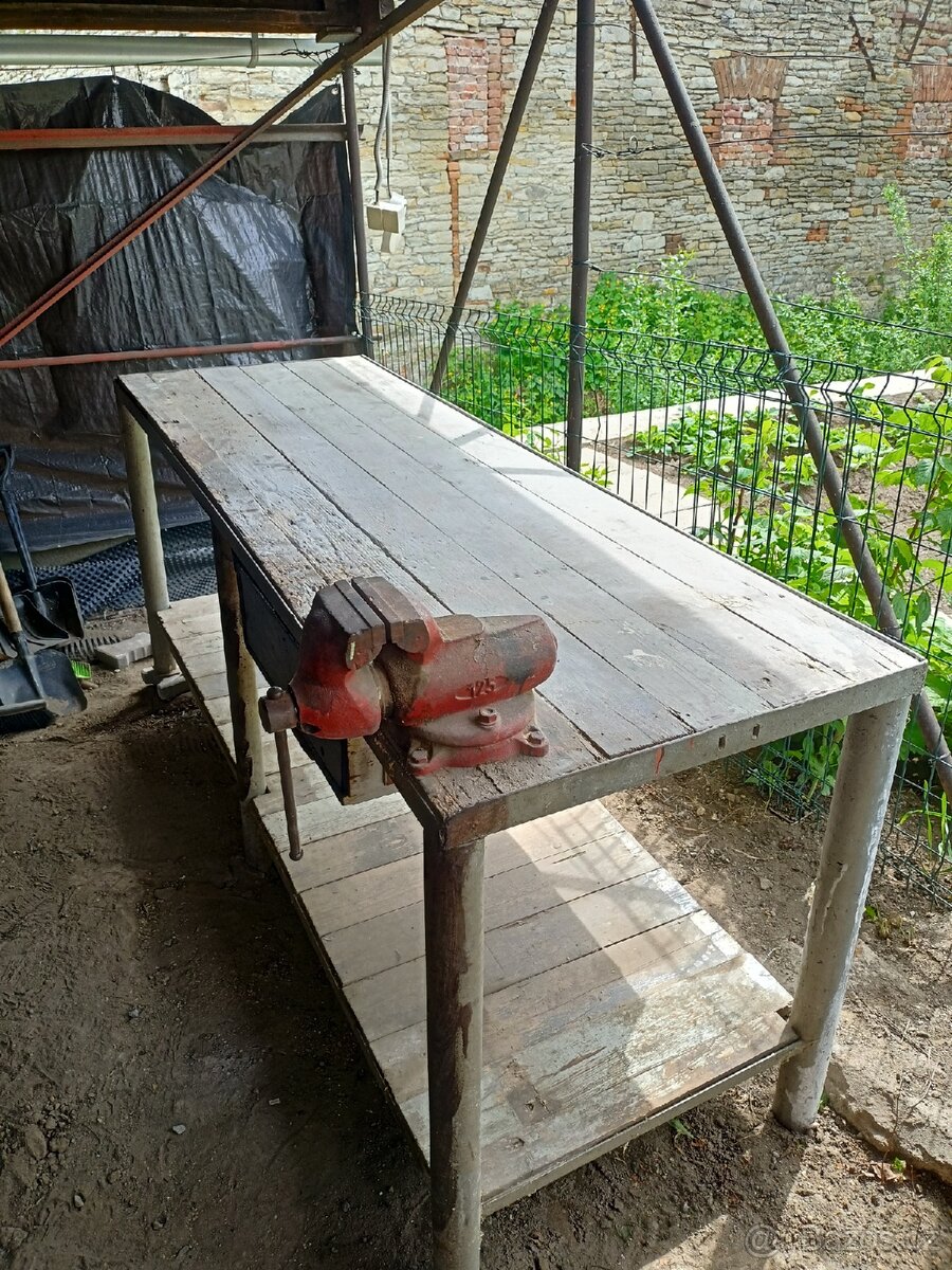 Dílenský ponk + svěrák