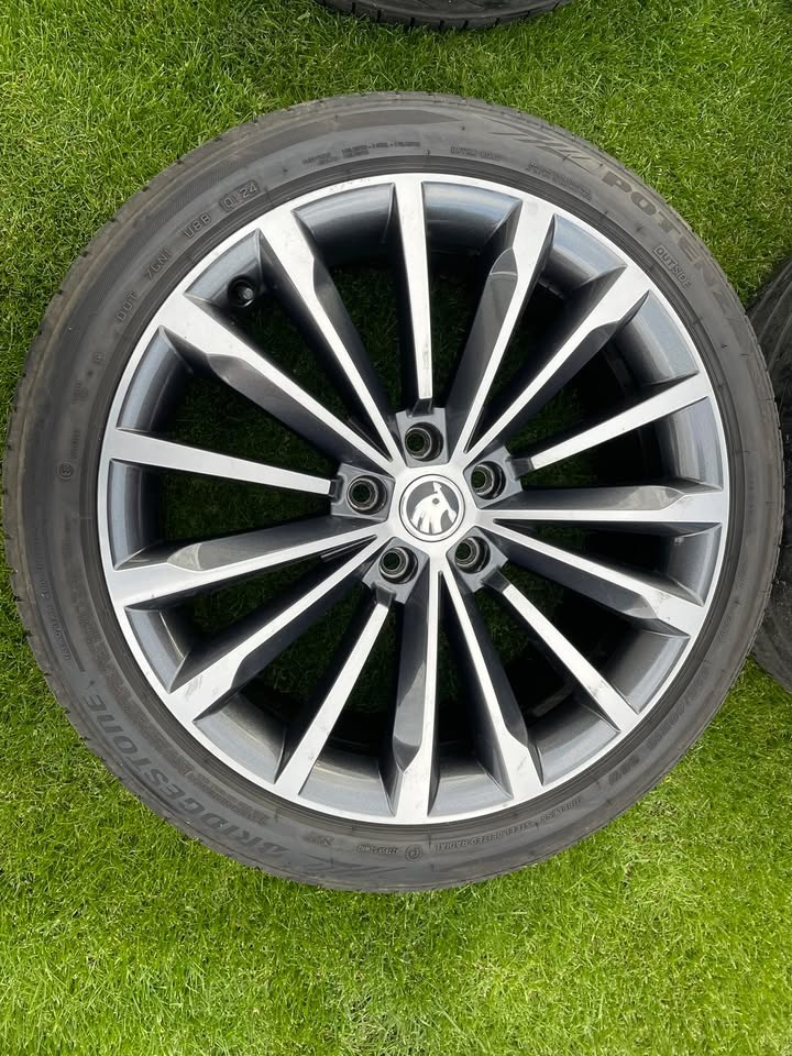 Originál kola na Škoda Superb III Trinity