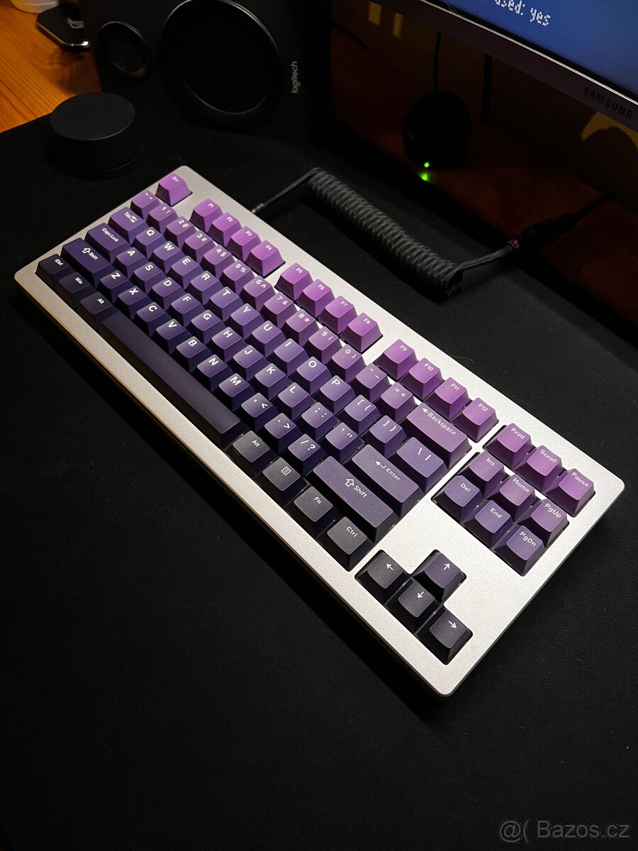 Custom klávesnice Moonsgeek M3 TKL – modnutá