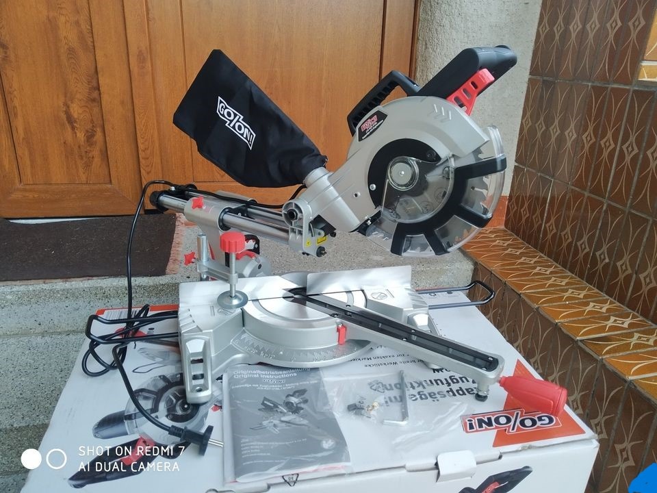 Prodám pokosovou pilu s posuvem GO/NO 1500 W.