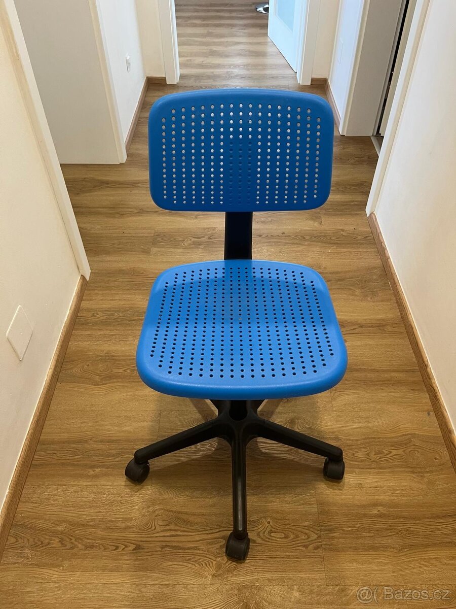 Dětská otočná židle