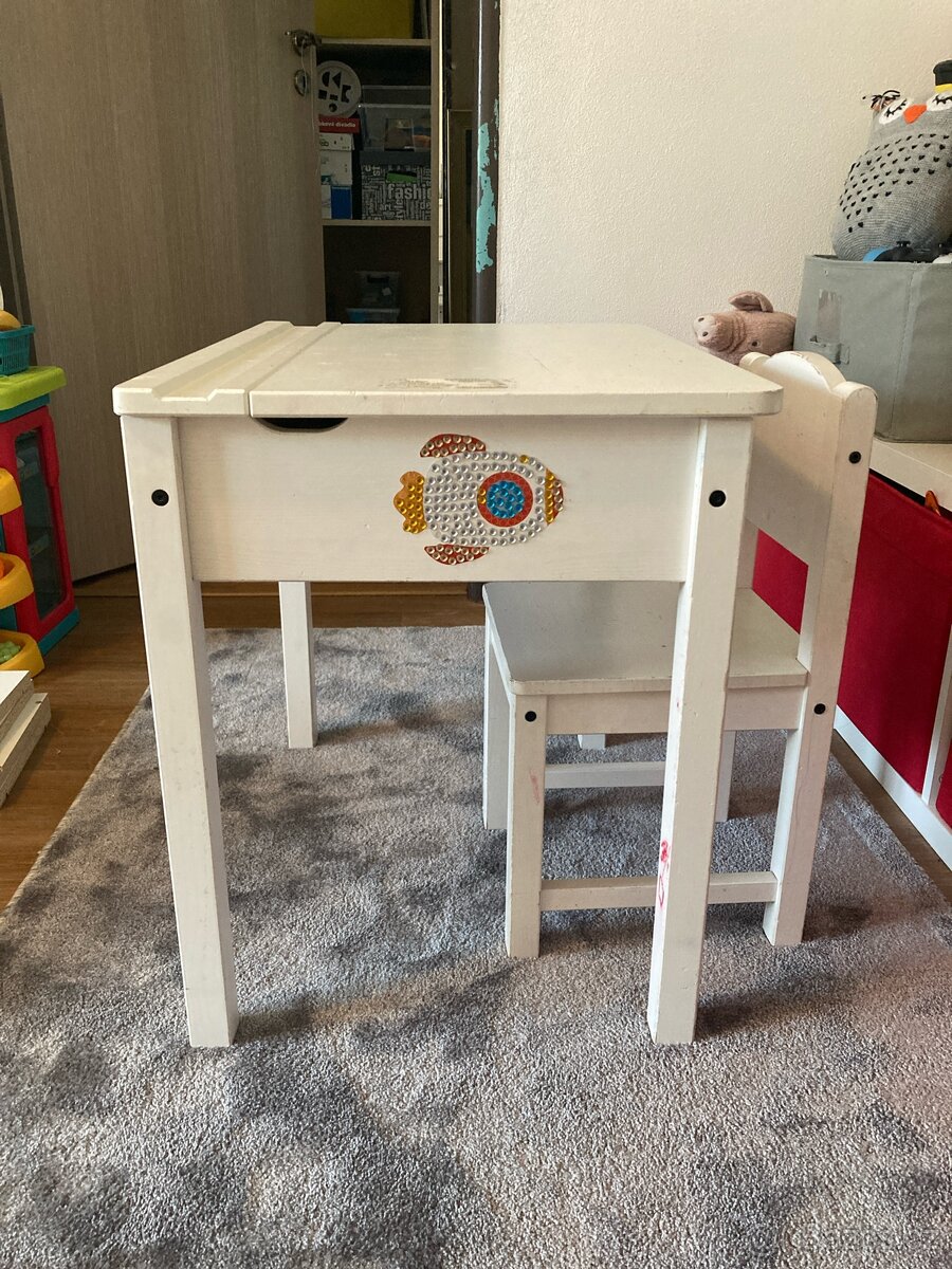 Dětský Stolek a židlička, VHODNÝ K OBROUŠENÍ
