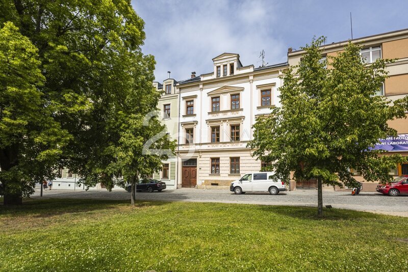 Prodej prostorného bytu o dispozici 3+1, Komenské náměstí, M