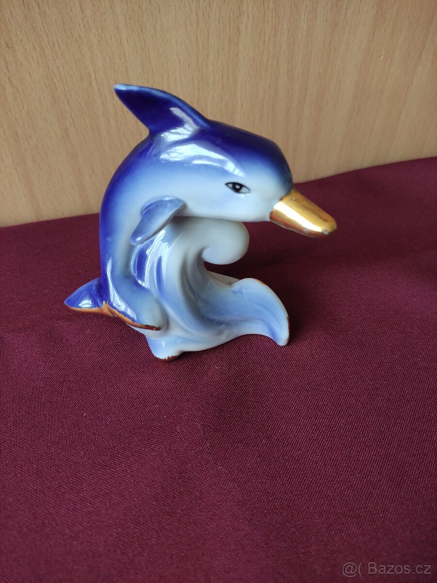 Porcelánová soška delfín