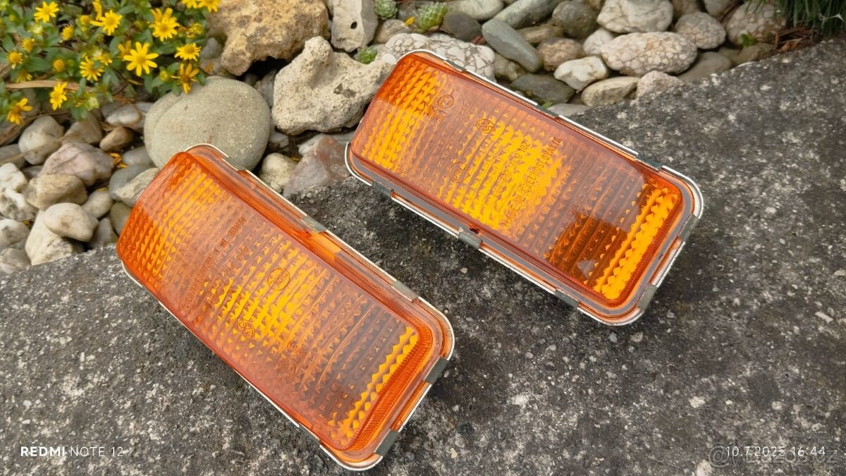 2ks přední blinkry na Škoda 100, škoda 110R erko nepoužité