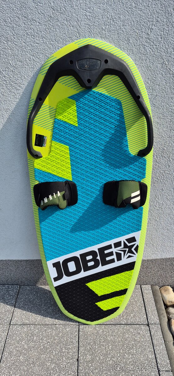 Multifunkční board JOBE na tahání za člunem, zánovní