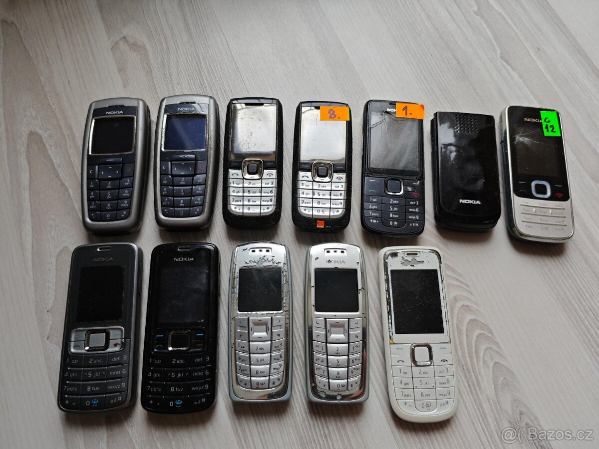 Sada mobilů značky Nokia - 2