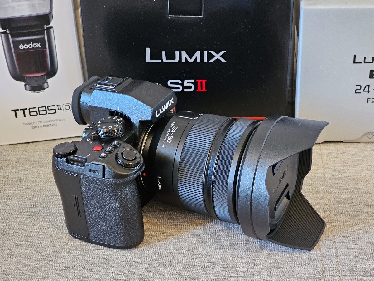 Lumix S5II + 24-60mm f2,8 + blesk + led světla