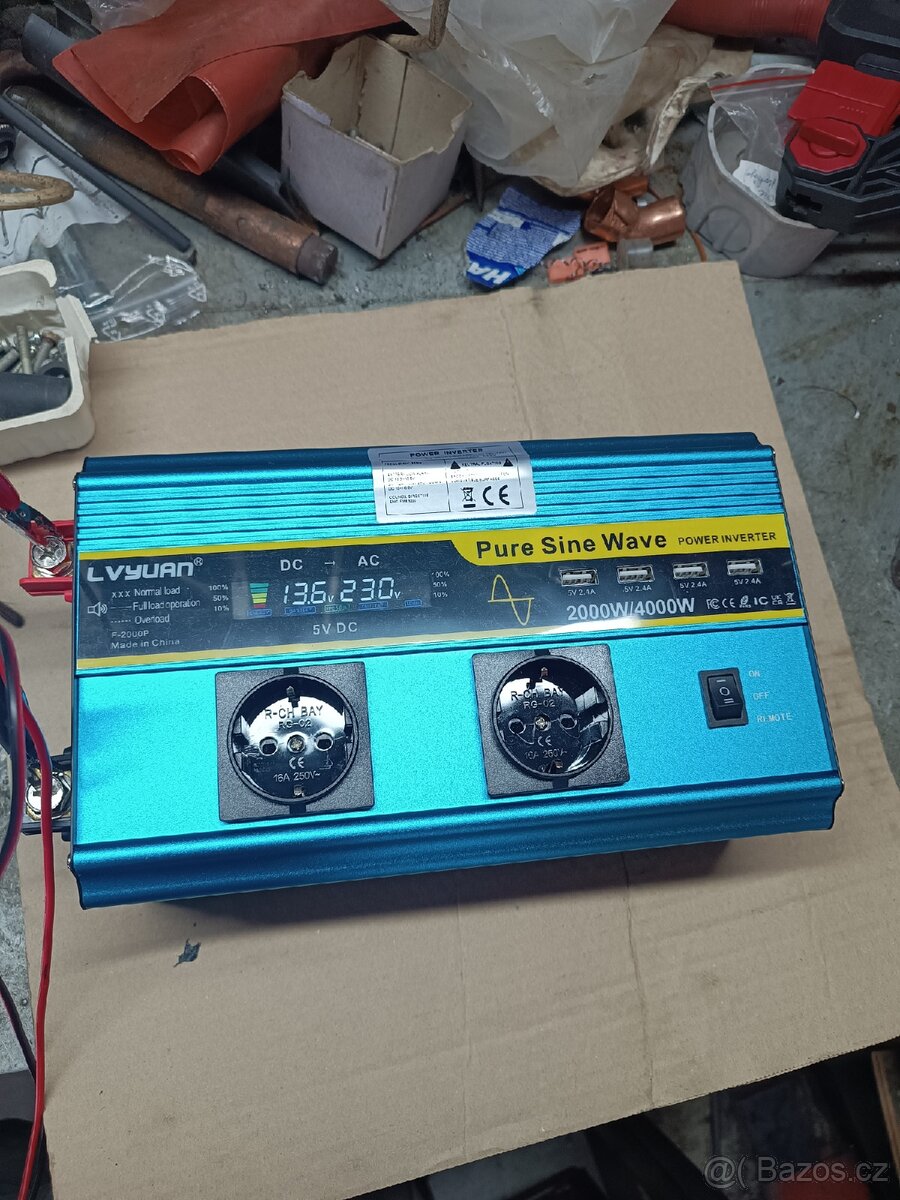 Měnič napětí 12/230