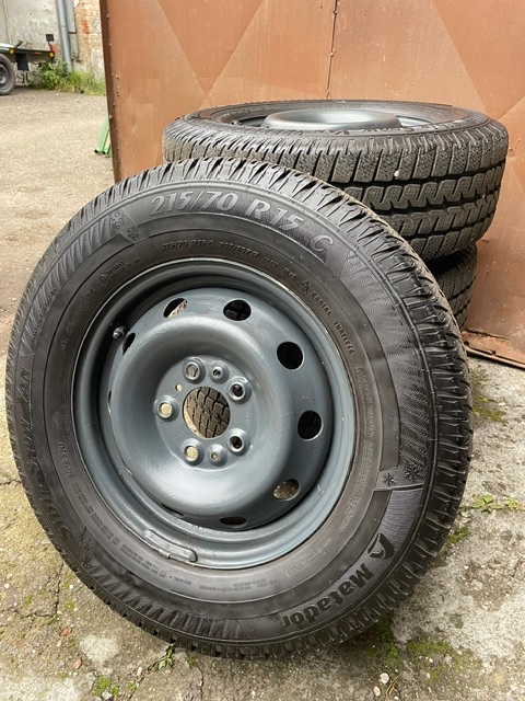 Fiat zimní pneu na ocel. ráfcích, originál poklice + šrouby