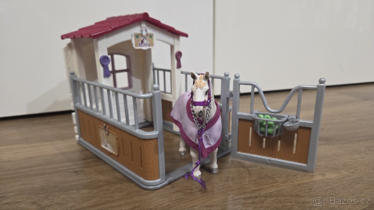 Schleich box na koně s klisnou Lusitano; 42368