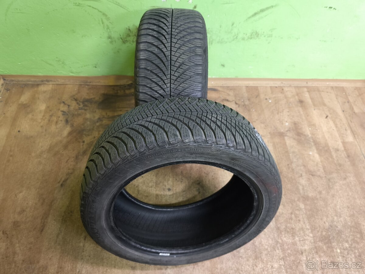 Goodyear vector 4seasons 235/45 R17 celoroční