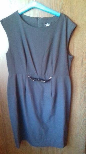 Prodám levně 2 pěkné téměř nové šaty, 1x nošené