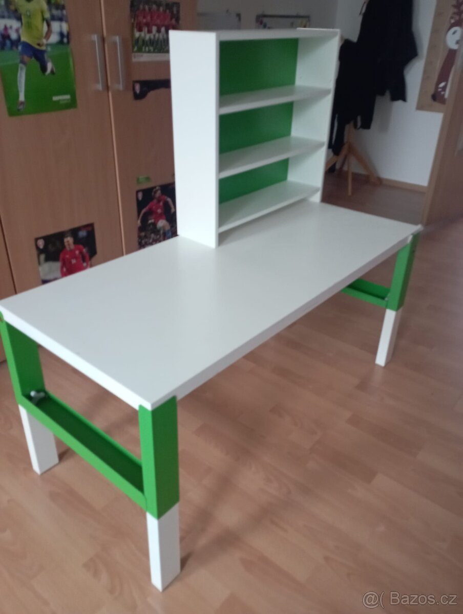 Dětský psací stůl