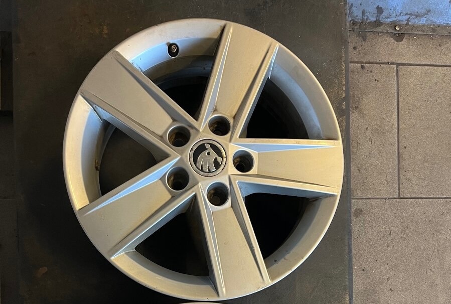 5x112 R16 alu kolo Škoda