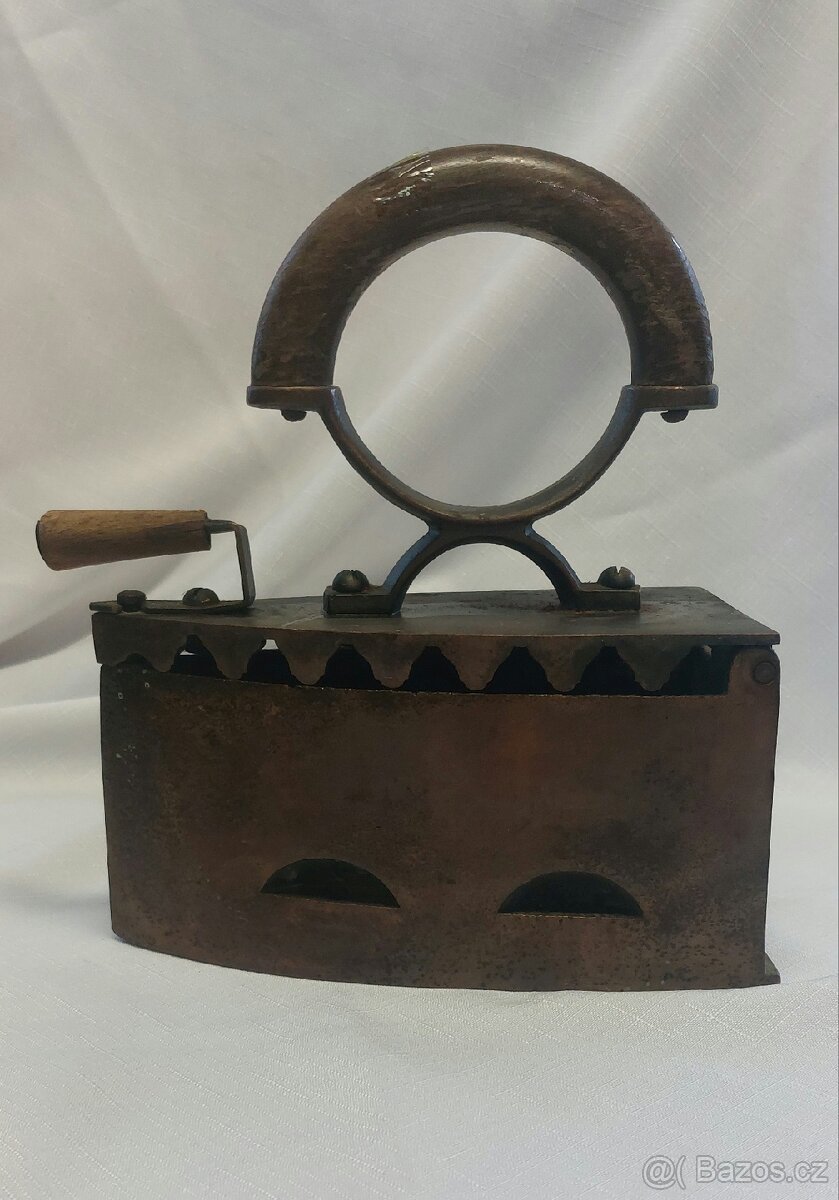 Žehlička starožitná